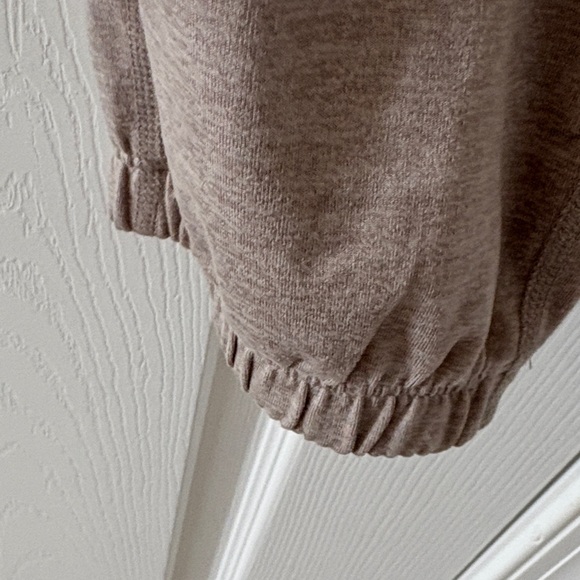 Vuori Women’s Boyfriend Joggers - Picture 8 of 15